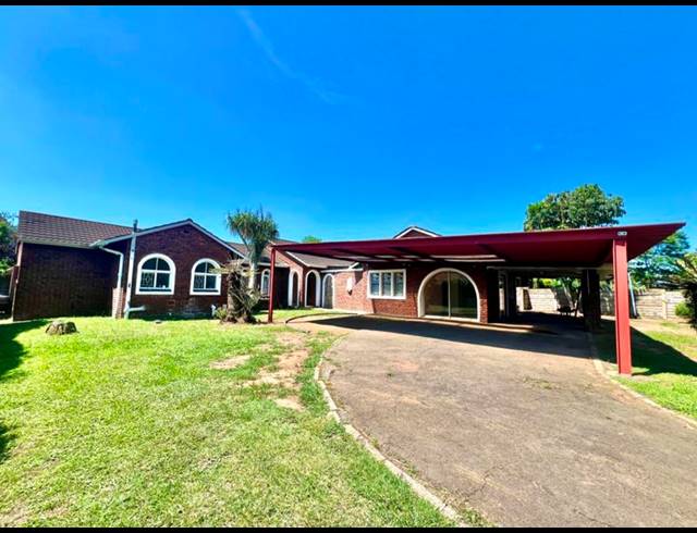 3 BEDROOM HOUSE FOR SALE IN BISLEY